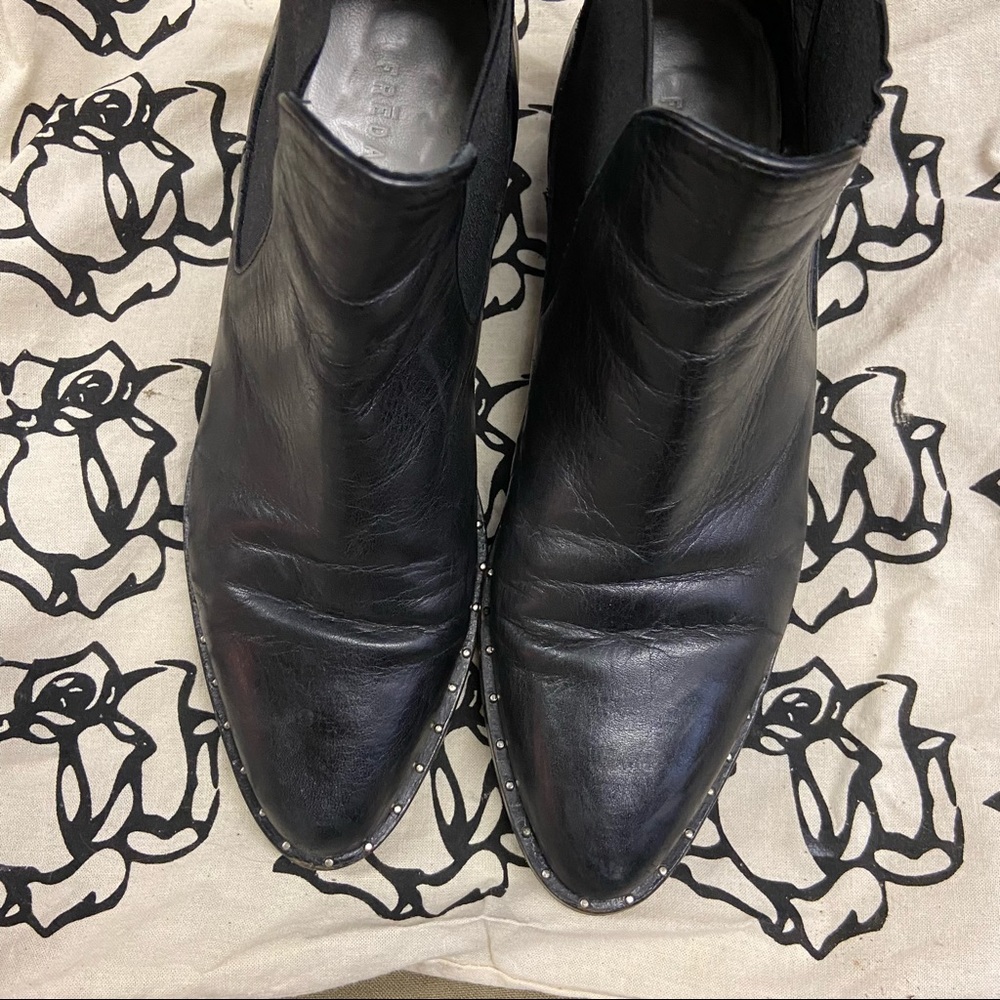 Freda Salvador Chelsea boot. Size 6/5.5. Black. - Picture 4 of 6